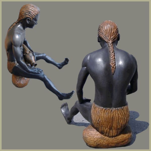 Bronzen beeld van Thea Slikboer — Aquarius
