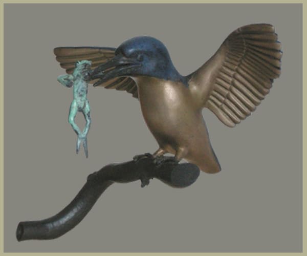 Bronzen beeld van Thea Slikboer — IJsvogel vliegend 01
