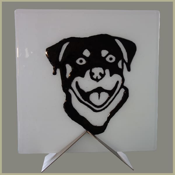 Glasfusingwerk van Thea Slikboer — Rottweiler 30x30 cm