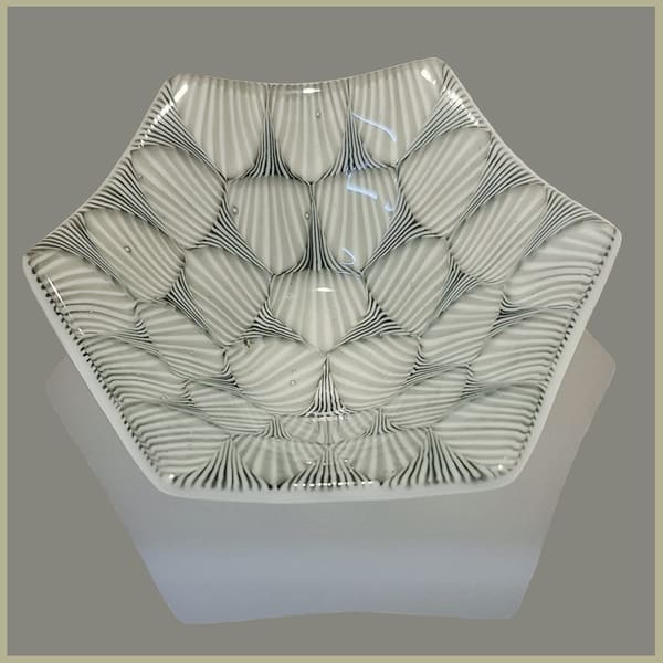 Glasfusingwerk van Thea Slikboer — Schaaltje grijs met wit 17x17cm