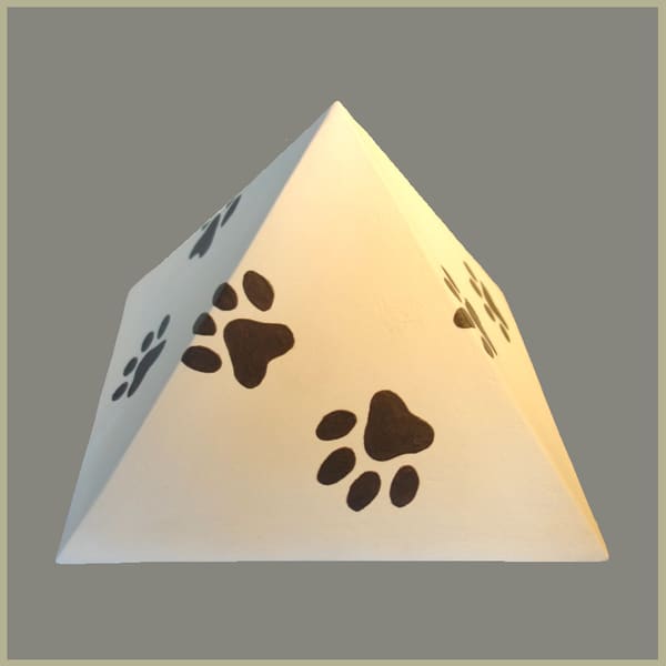 Keramisch werk van Thea Slikboer — Piramide hond